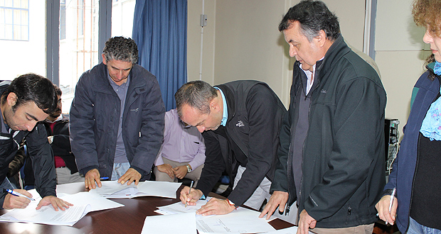 Comerciantes firman convenios con CONAF para vender leña de calidad.