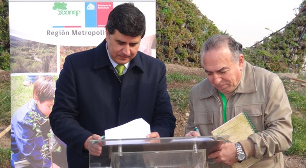  CONAF apoyará proyecto que actualmente desarrolla el programa comunitario denominado “Parque de Estructuras Verdes” .