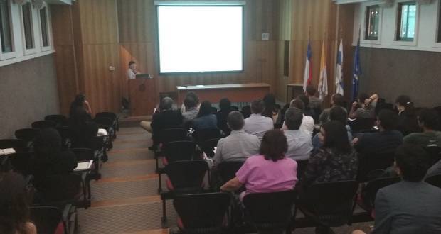 Presentación en el auditorio de la Facultad de Agronomía e Ingeniería Forestal de la Universidad Católica.