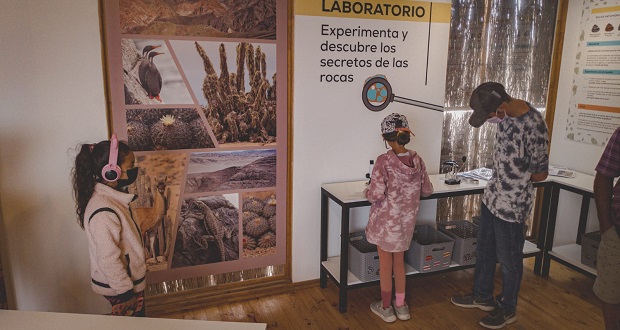 Exposición permanente de educación geológica en el Centro de Información Ambiental del Parque Nacional Pan de Azúcar.