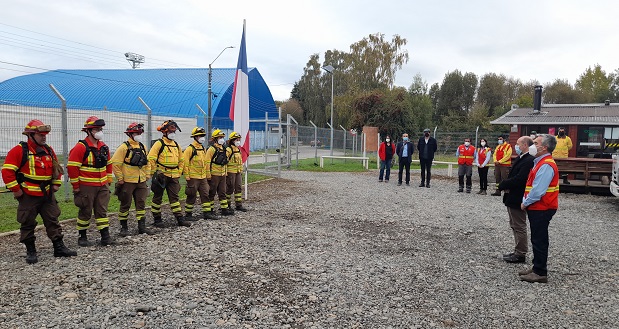 Durante la tarde del lunes Christian Little visitó el Departamento de Protección contra Incendios Forestales de CONAF Los Ríos, cuyas instalaciones se encuentran en el Aeródromo Las Marías, comuna de Valdivia.