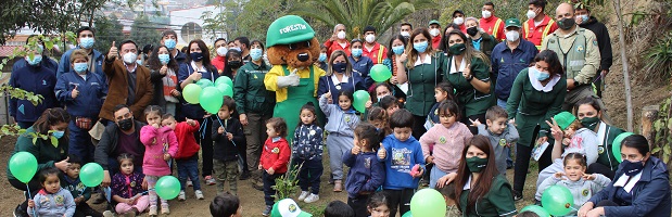 CONAF donó más de 100 árboles nativos a sala cuna y jardín infantil “Luna” de Valparaíso