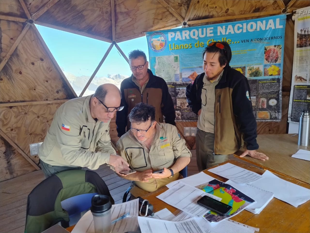 Guardaparques del Parque Nacional Llanos de Challe trabajan en ...