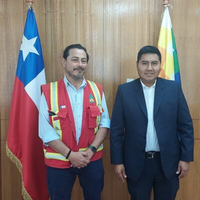 Diego Paco Mamani, gobernador regional de Arica y Parinacota, y Lino Antezana Navarro, director regional de CONAF Arica